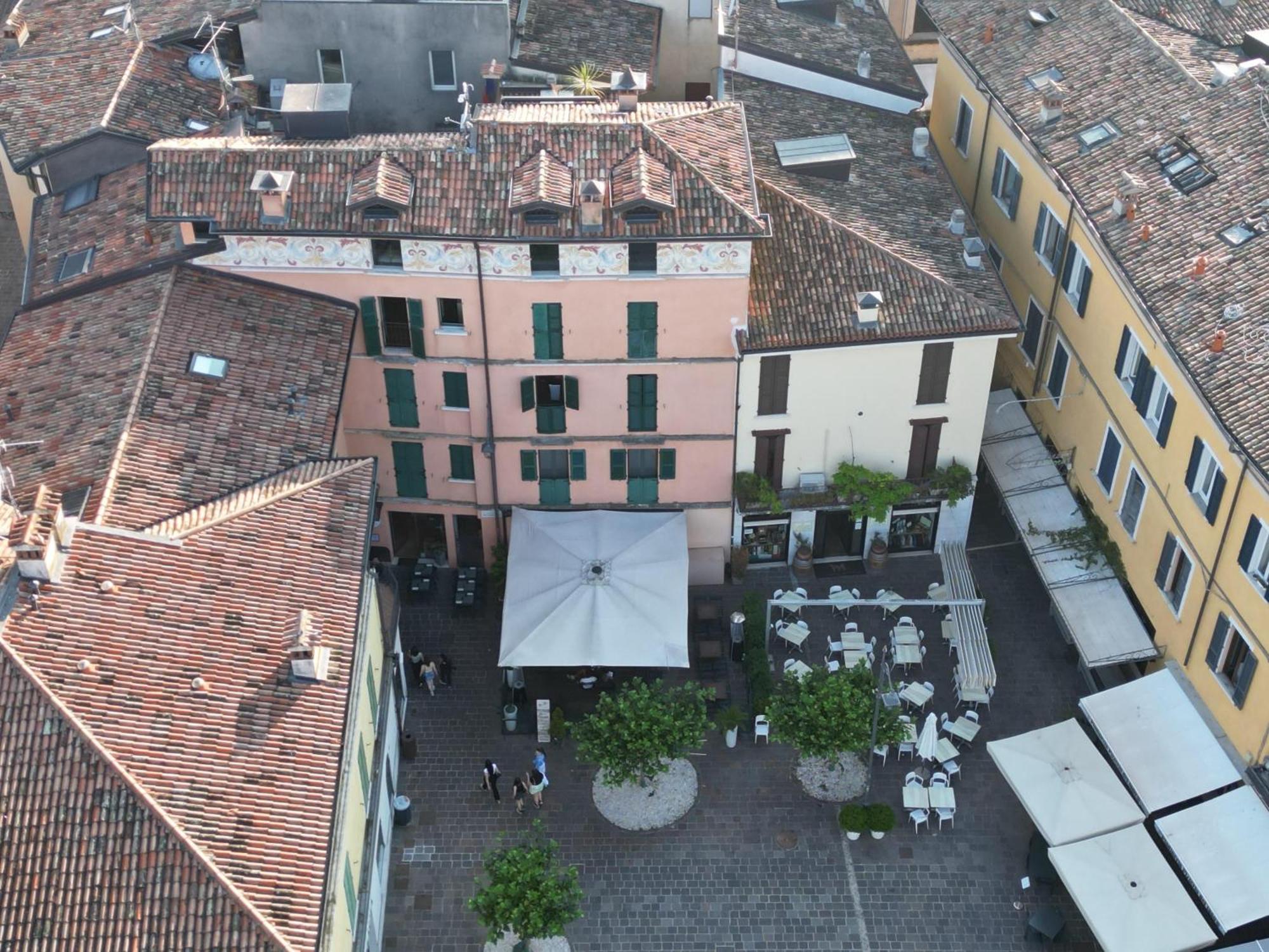 Splendid Apartment Desenzano del Garda Buitenkant foto