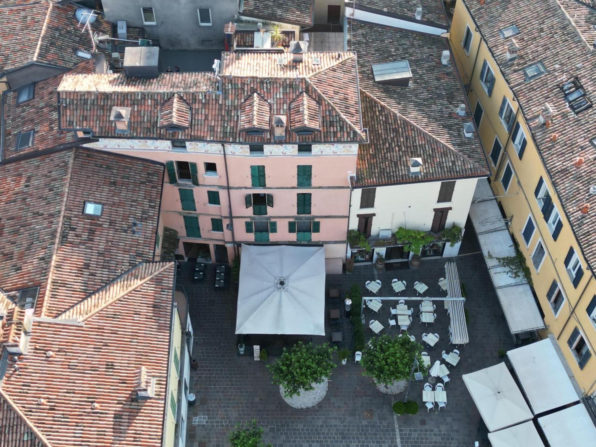 Splendid Apartment Desenzano del Garda Buitenkant foto