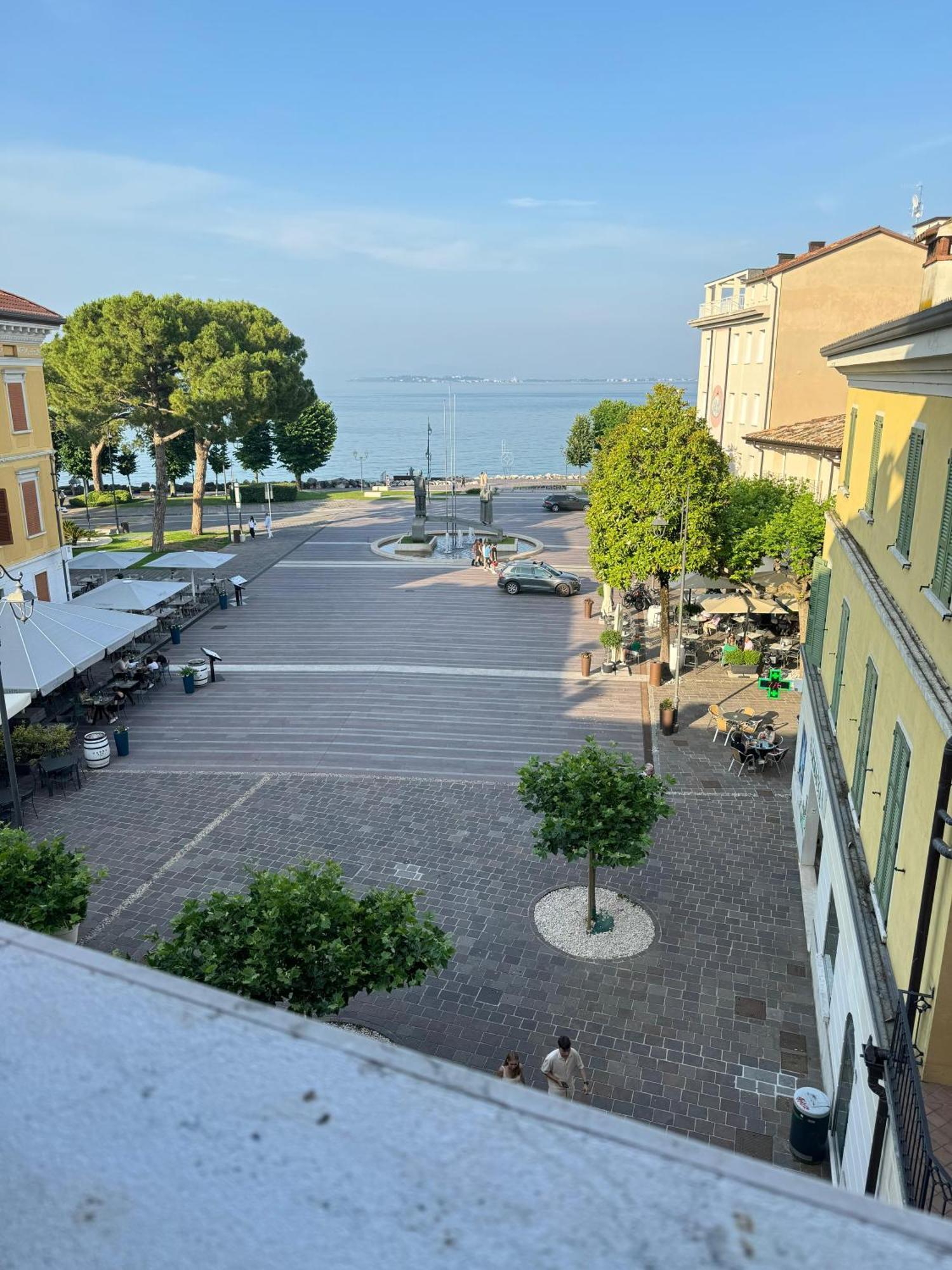 Splendid Apartment Desenzano del Garda Buitenkant foto