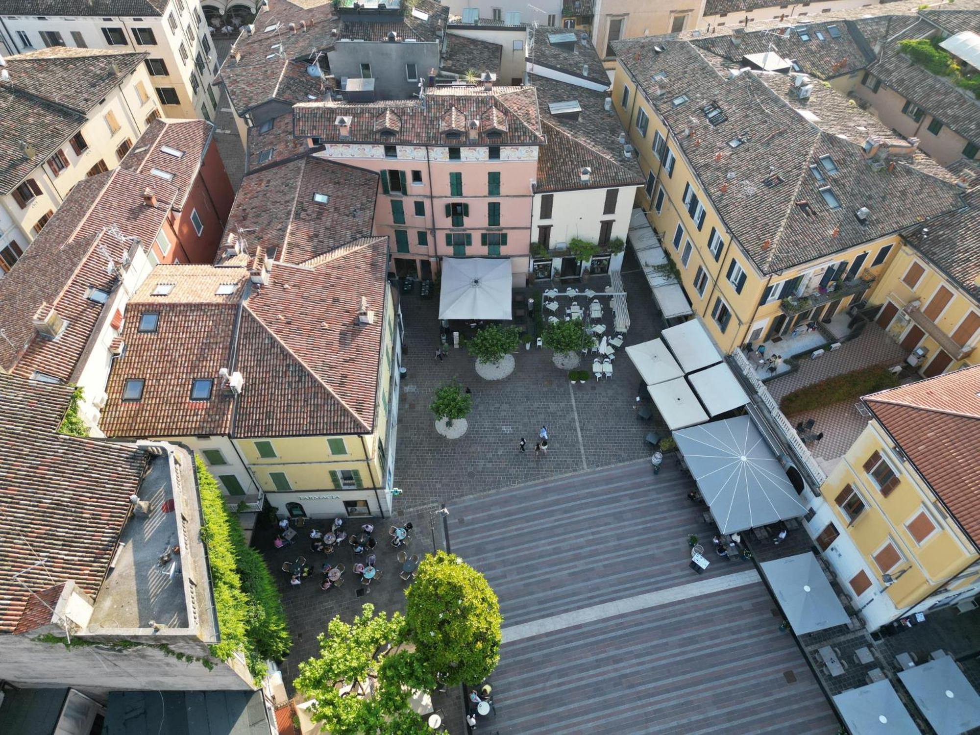 Splendid Apartment Desenzano del Garda Buitenkant foto